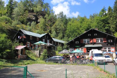 Die Balzhütte vor dem Brand